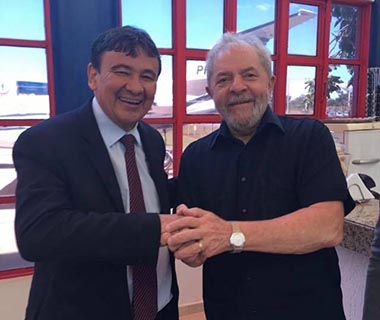 Governador faz apelo e diz que prisão é para "humilhar" Lula