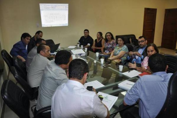 Audi&ecirc;ncia entre Prefeitura e SINTE discute reivindica&ccedil;&otilde;es dos professores de Floriano.(Imagem:SECOM)