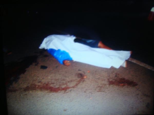 Acidente entre moto e ca&ccedil;amba deixa uma pessoa morta em Floriano.(Imagem:Reprodu&ccedil;&atilde;o/jc24horas)