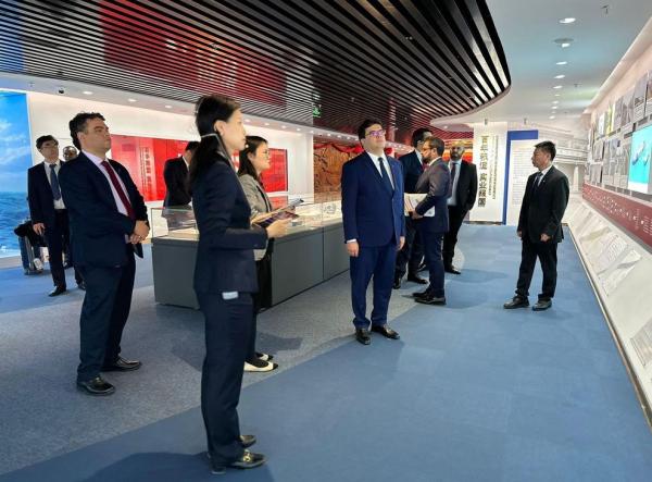 Governador busca parcerias com maior construtora da China para projeto do Intermodal
