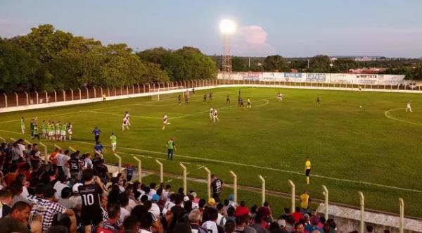 Fluminense-PI bate Corisabbá com duas bolas e dispara na ponta do Piauiense