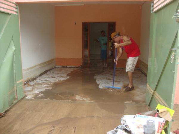 limpeza - sujeira da chuva(Imagem:reda&ccedil;&atilde;o)