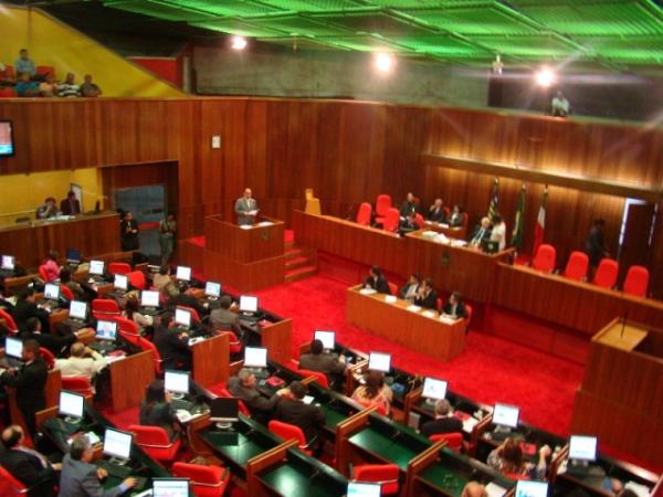 Deputados pedem sessão solene, ambulância e poços tubulares