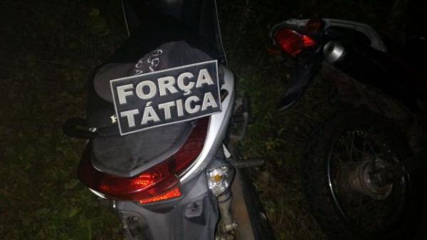 Motocicletas tomadas de assalto s&atilde;o recuperadas pela For&ccedil;a T&aacute;tica de Floriano.(Imagem: For&ccedil;a T&aacute;tica)