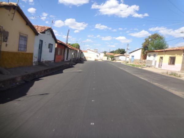 Rua Clementino Ribeiro recebe pavimenta&ccedil;&atilde;o asf&aacute;ltica.(Imagem:FlorianoNews)