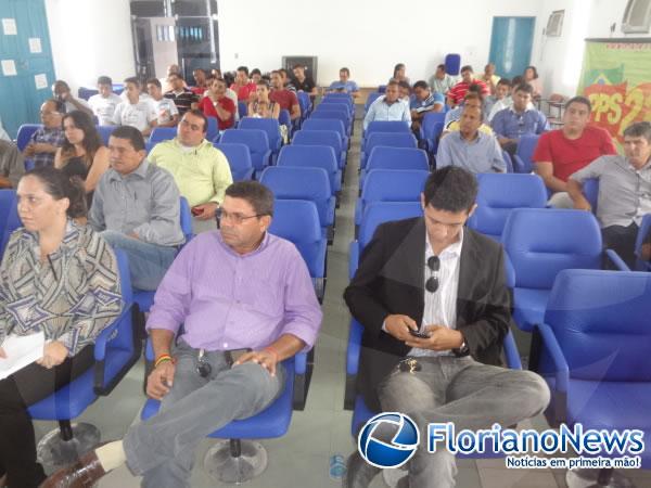 Floriano sediou I F&oacute;rum de Desenvolvimento promovido pelo G12.(Imagem:FlorianoNews)
