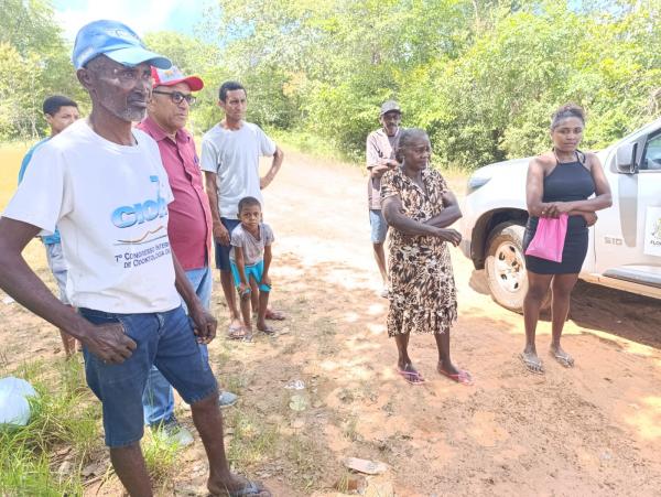 Repórter Amarelinho realiza ação social em comunidades rurais de Floriano.(Imagem:FlorianoNews)