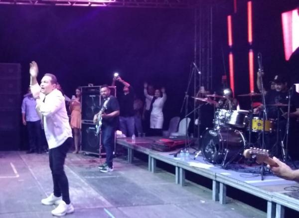 Floriano celebra seu aniversário de 126 anos com evento cristão emocionante liderado por Davi Sacer