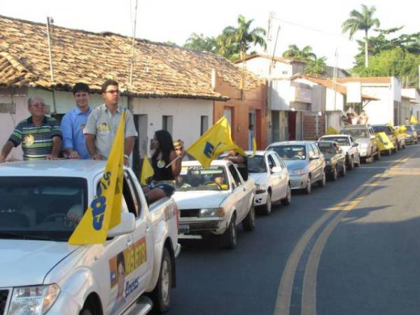 En&eacute;as Maia participa de carreata em Jerumenha.(Imagem:Jaquelina Nascimento)