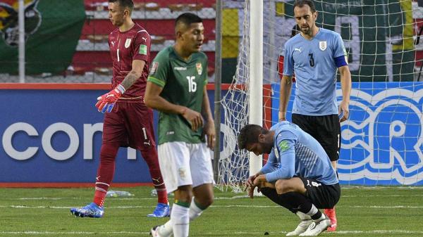 Bolívia faz 3 a 0 com direito a olé e complica Uruguai nas Eliminatórias