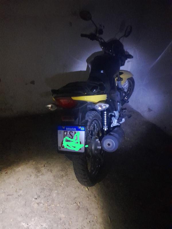  Pol&iacute;cia Militar de Floriano recupera motocicleta roubada em casa abandonada.(Imagem: Divulga&ccedil;&atilde;o)