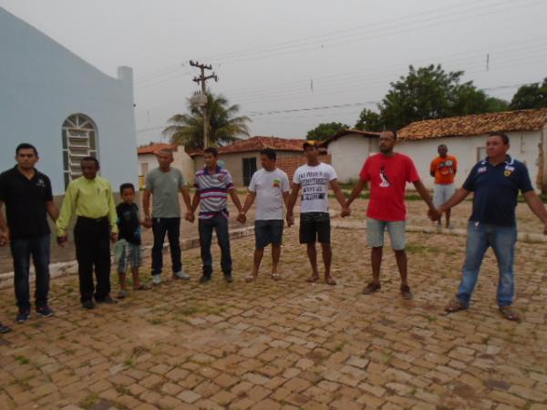Caminhada leva homens at&eacute; o Santu&aacute;rio de Nossa Senhora da Guia.(Imagem:FlorianoNews)