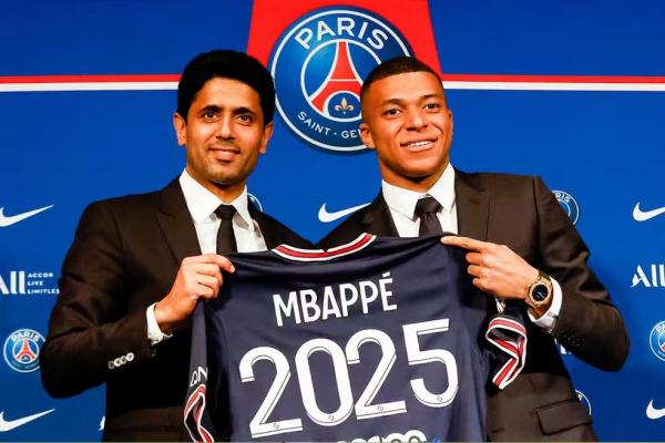 Mbapp&eacute; e Al-Khelaifi posam juntos no PSG.(Imagem:Getty Images)