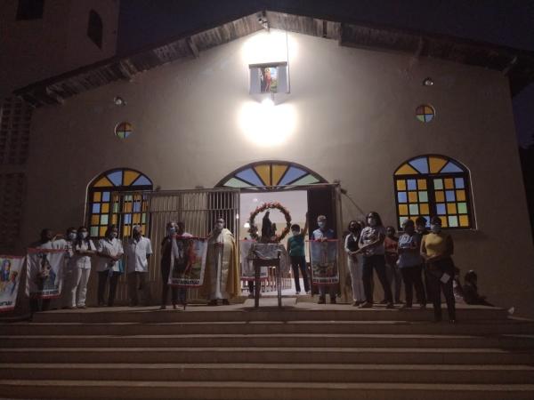 Fi&eacute;is participam do encerramento do festejo de Nossa Senhora SantAna em Floriano(Imagem:FlorianoNews)