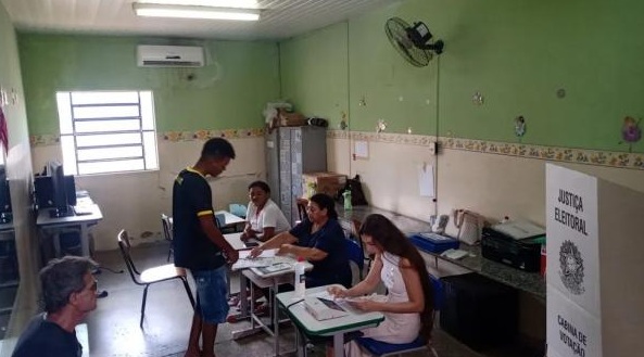 Filas menores e votação rápida marcam início do 2º turno das eleições neste domingo (30) no PI