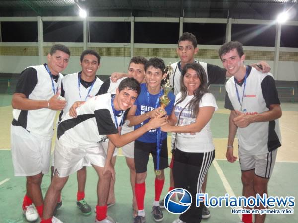 Tarde esportiva &eacute; realizada com alunos do col&eacute;gio Estadual.(Imagem:FlorianoNews)