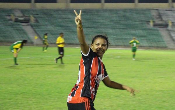 Val&eacute;ria comemora ap&oacute;s lindo gol.(Imagem: Emanuele Madeira/Globoesporte.com)