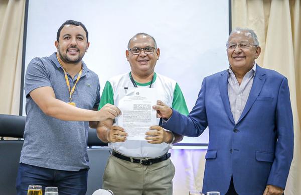 Presidente da Eturb assina parceria com IFPI para horticultores