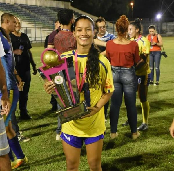  Atleta disputou o Campeonato Brasileiro da S&eacute;rie A2 de futebol feminino pelo Tiradentes-PI.(Imagem:Arquivo Pessoal )