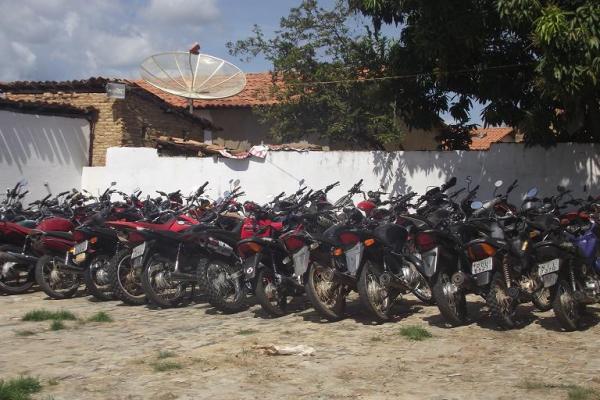 Veículos irregulares ocupam pátio da 3ª CIRETRAN
