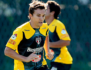 Dagoberto volta aos treinos, e Oliveira está fora do jogo de quinta