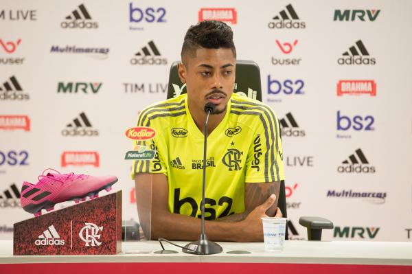 Um ou outro? Bruno Henrique foge de "disputa" com Gabigol pela Seleção: "É com o Tite"