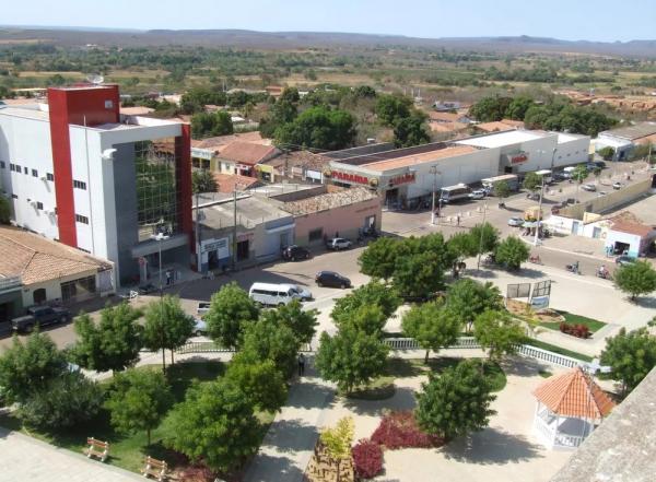 Mulher é morta a tiros na porta de casa em Bom Jesus, no Sul do Piauí