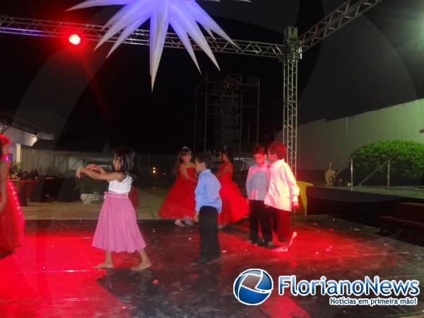 Escola Pequeno Pr&iacute;ncipe realiza festa de cola&ccedil;&atilde;o de grau dos alunos do 1&ordm; ano.(Imagem:FlorianoNews)