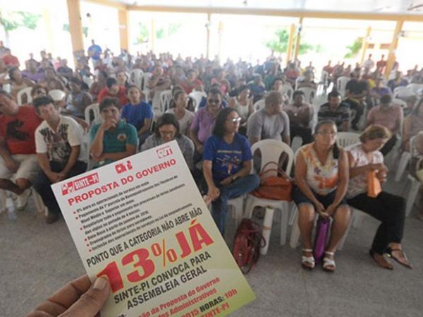 Trabalhadores da educação iniciam greve por tempo indeterminado no PI