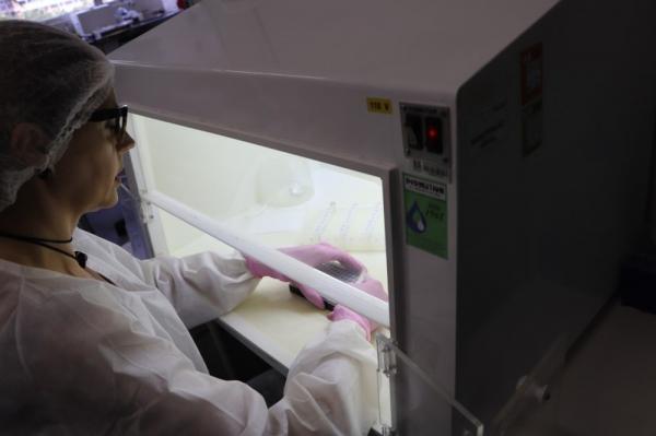 Laborat&oacute;rio Central de Sa&uacute;de P&uacute;blica (Lacen) investiga casos suspeitos de coronav&iacute;rus.(Imagem:SES / Divulga&ccedil;&atilde;o)