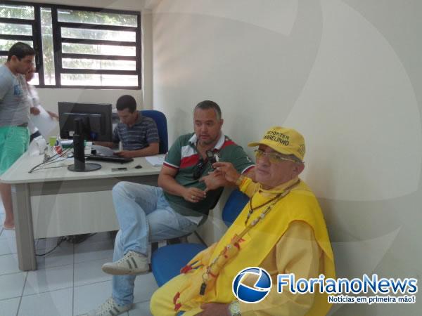 Servidores realizam paralisação por reajuste de 27,5% e ameaçam com greve geral.(Imagem:FlorianoNews)
