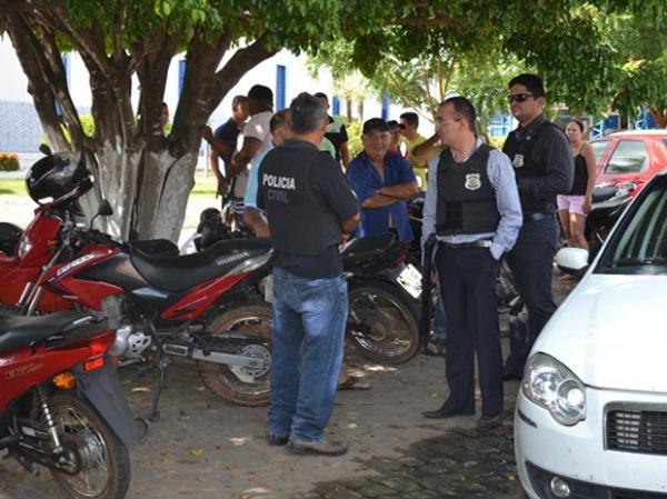 Segundo a pol&iacute;cia, fam&iacute;lia de gerente do banco foi feita ref&eacute;m.(Imagem:Misael Lima / Portal Mpiaui)