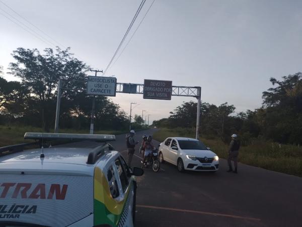  For&ccedil;a T&aacute;tica e equipe de tr&acirc;nsito realizam opera&ccedil;&atilde;o nos bairros de Floriano(Imagem:FlorianoNews)