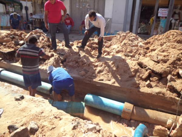 Atraso em reparo de tubulação deixa população de Floriano sem água por dois dias