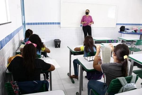 Prefeitura de Teresina anuncia reajuste de 15% aos professores da rede municipal
