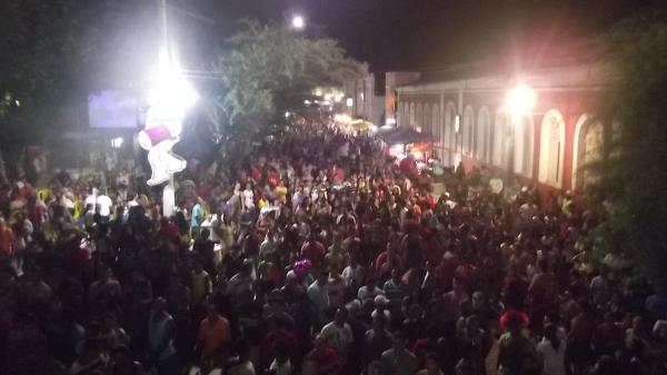 Floriano encerra com chave de ouro Carnaval das Luzes