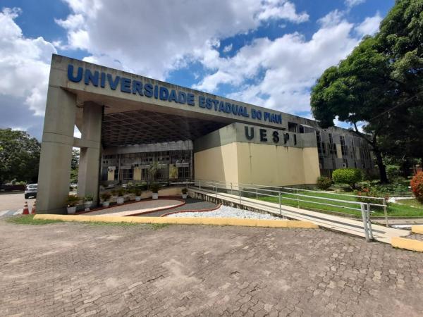 Uespi abre inscrições para concurso de professor auxiliar e assistente na terça-feira (27)