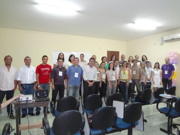 Dentistas participaram de curso de Odontologia Est&eacute;tica em Floriano.(Imagem:FlorianoNews)