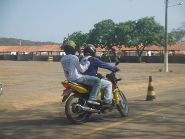 Encerrada capacita&ccedil;&atilde;o para mototaxistas de Floriano.(Imagem:FlorianoNews)