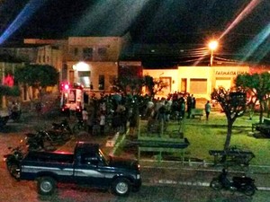 Homem é morto a facadas em praça pública no PI