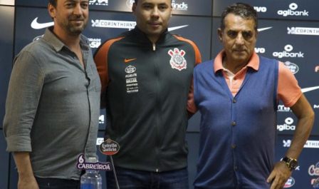 Agente que fez empréstimo ao Corinthians levou Jair ao clube