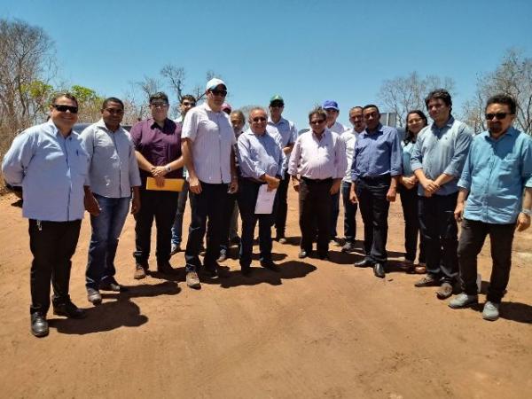 "O esgotamento sanitário da cidade é prioridade", diz Avelino Neiva em visita a Floriano