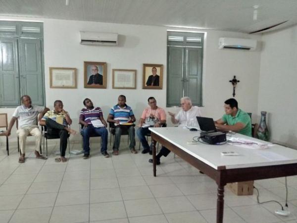 Fam&iacute;lia e matrim&ocirc;nio s&atilde;o temas de encontro do clero diocesano em Floriano.(Imagem:FlorianoNews)