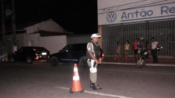 Pol&iacute;cia Militar e SUTRAN realizam blitzes em Floriano.(Imagem:FlorianoNews)