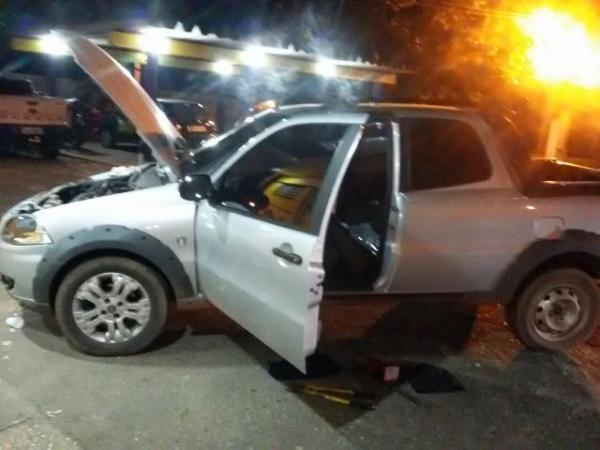 PRF recupera ve&iacute;culo roubado e apreende material usado em arrombamentos.(Imagem:PRF)