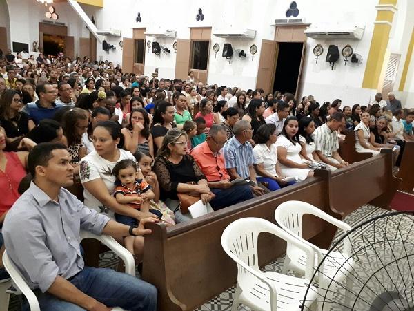 Dor e tristeza marcam a missa de sétimo dia do pequeno Daniel