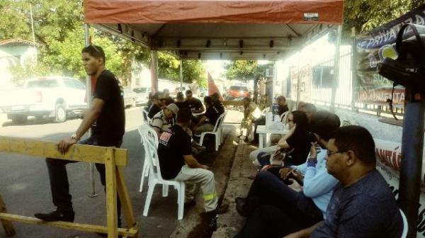 Servidores da Eletrobr&aacute;s Floriano iniciam paralisa&ccedil;&atilde;o de 72 horas.(Imagem:FlorianoNews)