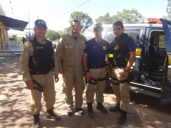 PRF realiza Cinema Rodovi&aacute;rio em Floriano para instruir motoristas.(Imagem:FlorianoNews)