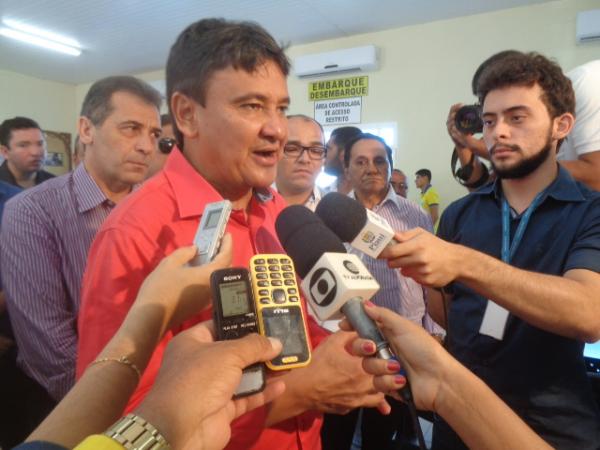Em visita a Floriano, Governador vistoria obras e assina ordens de serviço