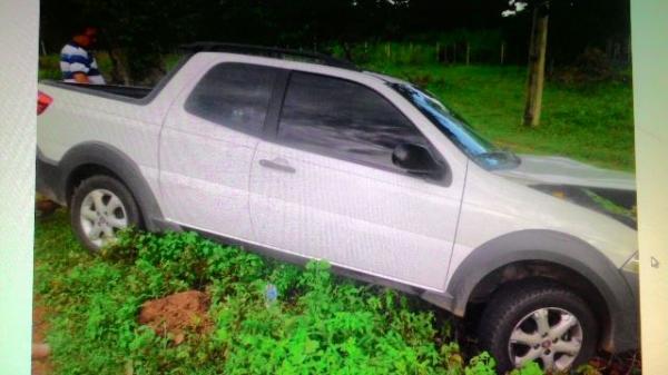 PRF identifica veículo roubado com placas clonadas